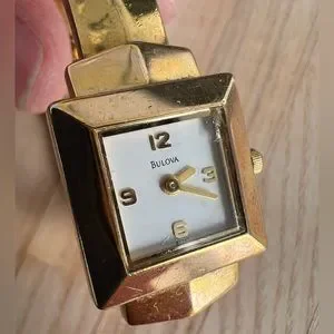 Bulova Gold Tone Vintage Ladies Watch Rare Quartz 97T47 Bulova | Accessories | Bulova Gold Tone Vintage Ladies Watch  main image 2